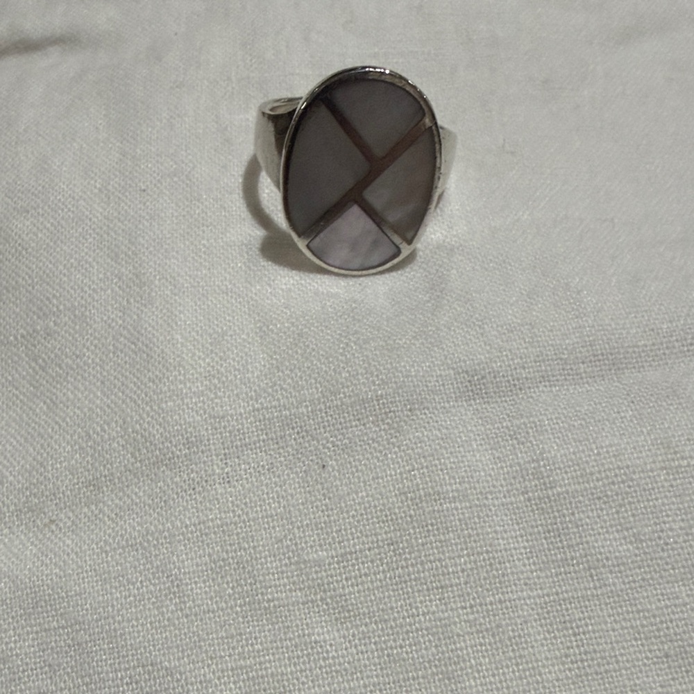 Vintage Sterling Silver And Mother Of Pearl Ring, size 8.5 - Picture 7 of 7